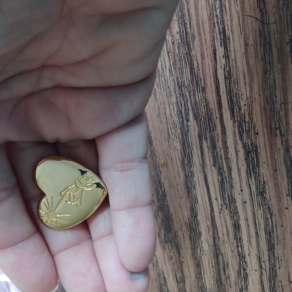 Disney Mickey Mouse Wizard Heart "Arm & Wand" Pin Brooch - Picture 1 of 4